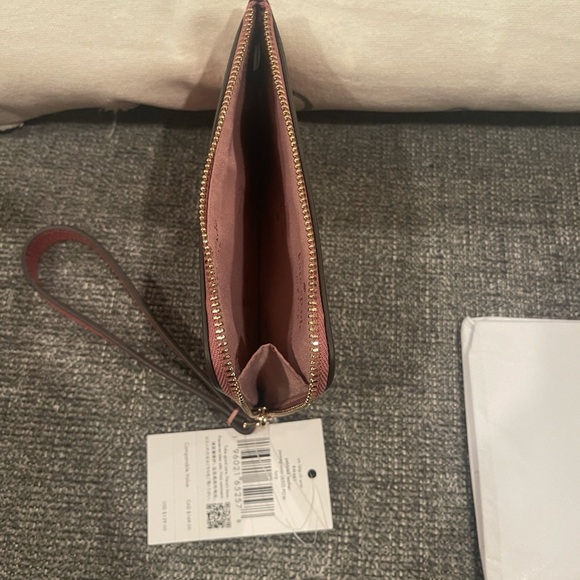 Kate Spade Pomegranate Pebbled Leather Wristlet NWT - Picture 3 of 4